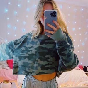 Camo Cropped Sweatshirt